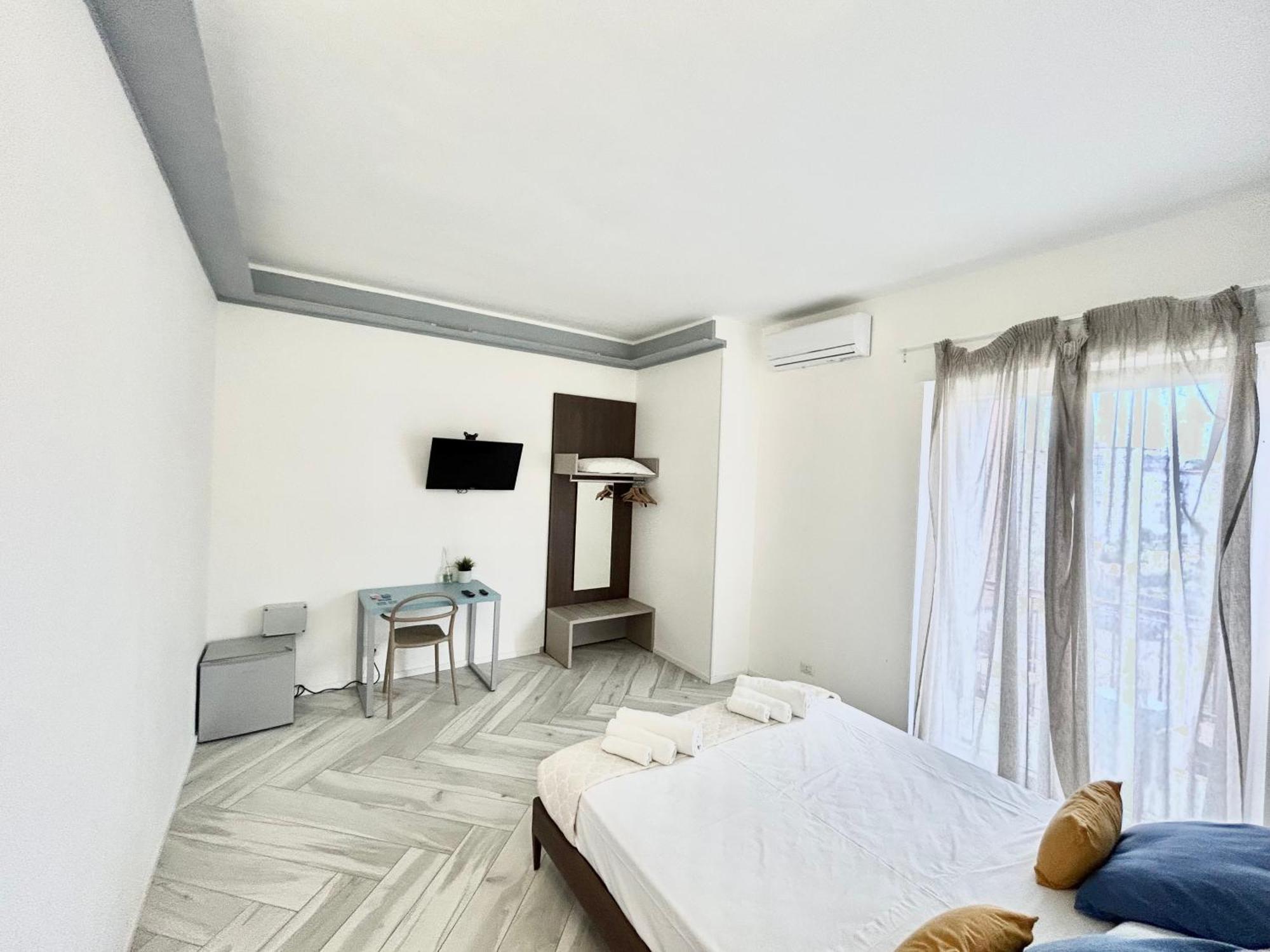 Deluxe Room,1555767496:JPEG