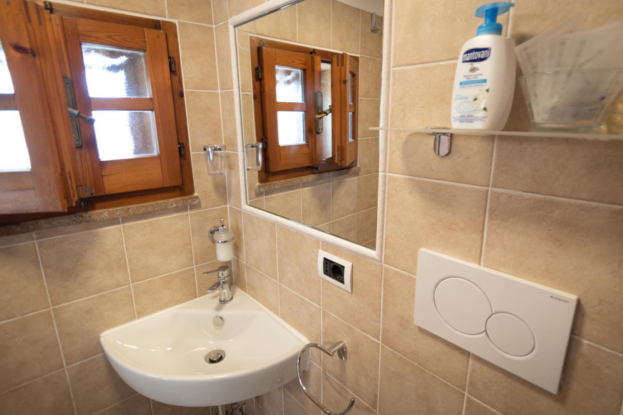 Large Double Room,1556116777:JPEG