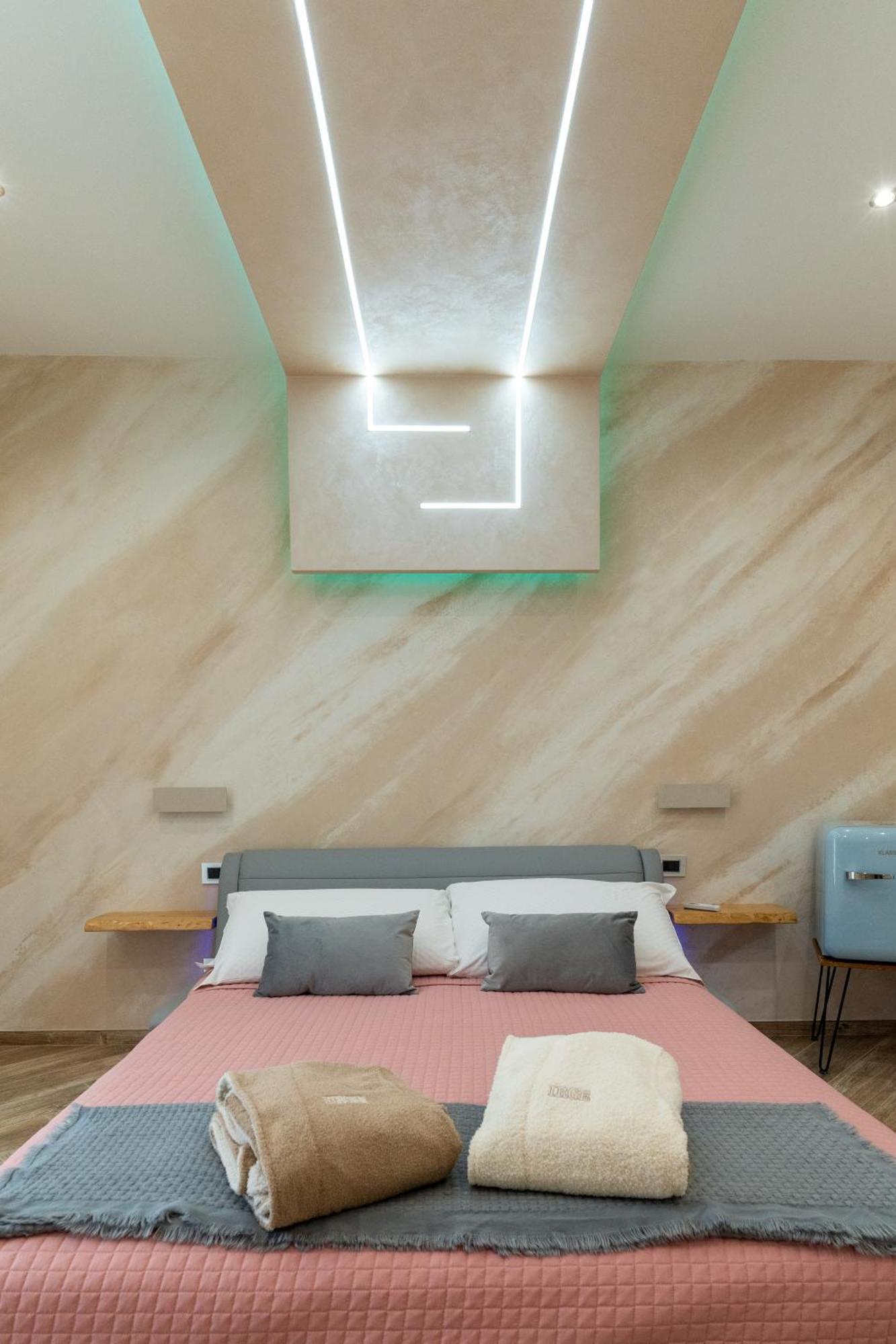 Deluxe Double Room Bath