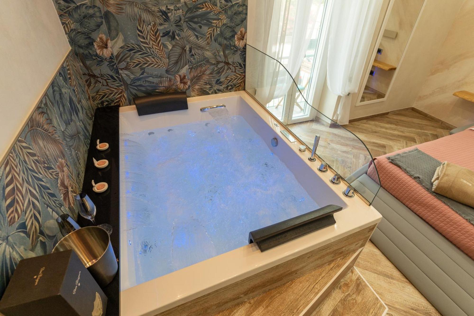 Deluxe Double Room Bath