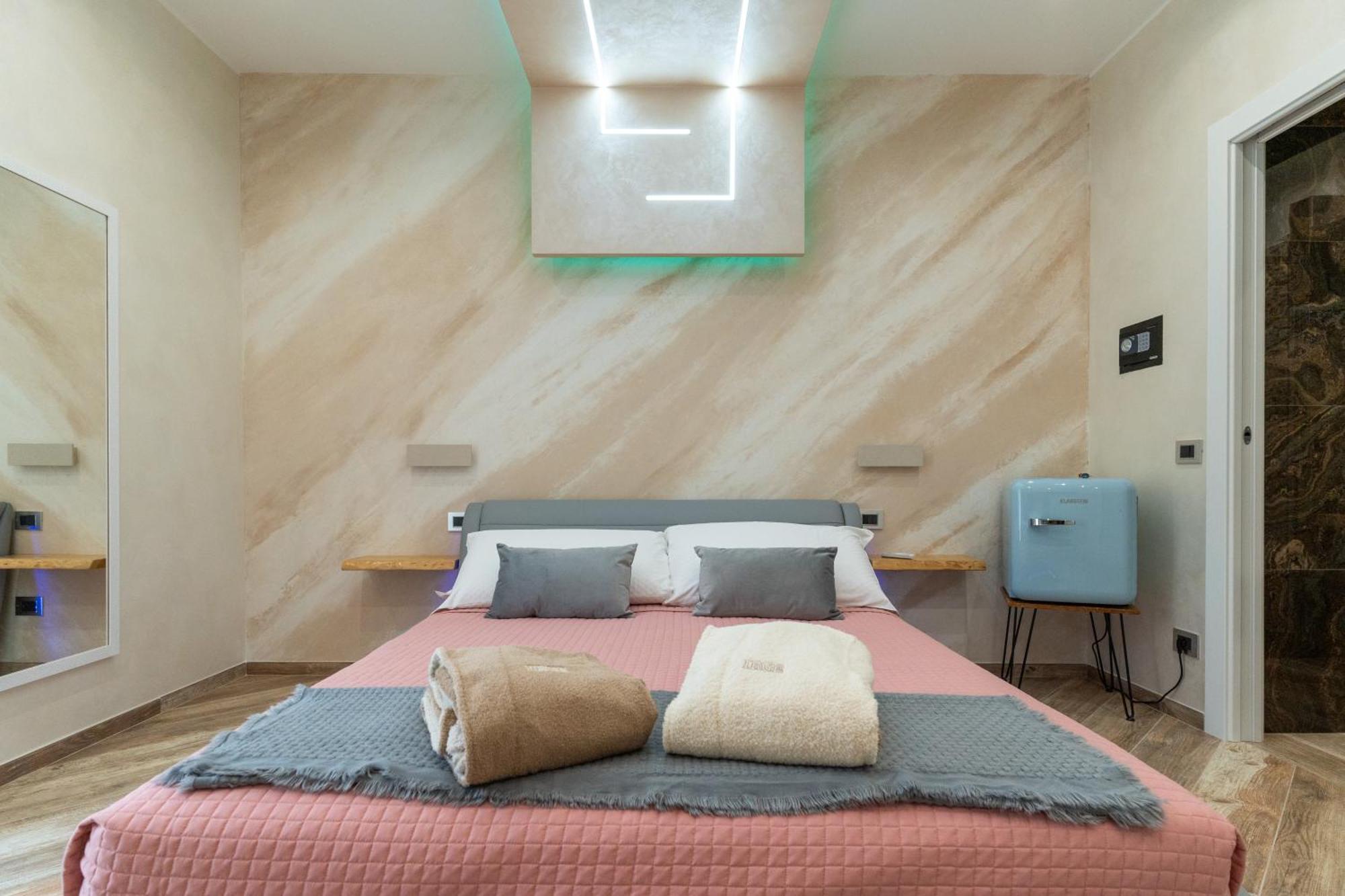 Deluxe Double Room Bath
