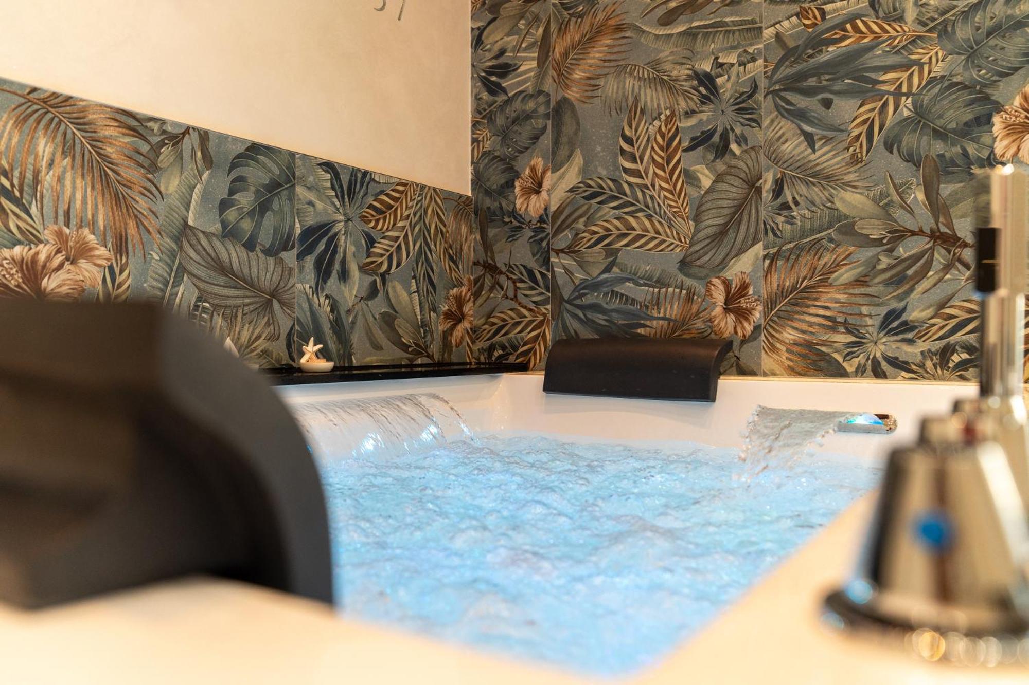 Deluxe Double Room Bath