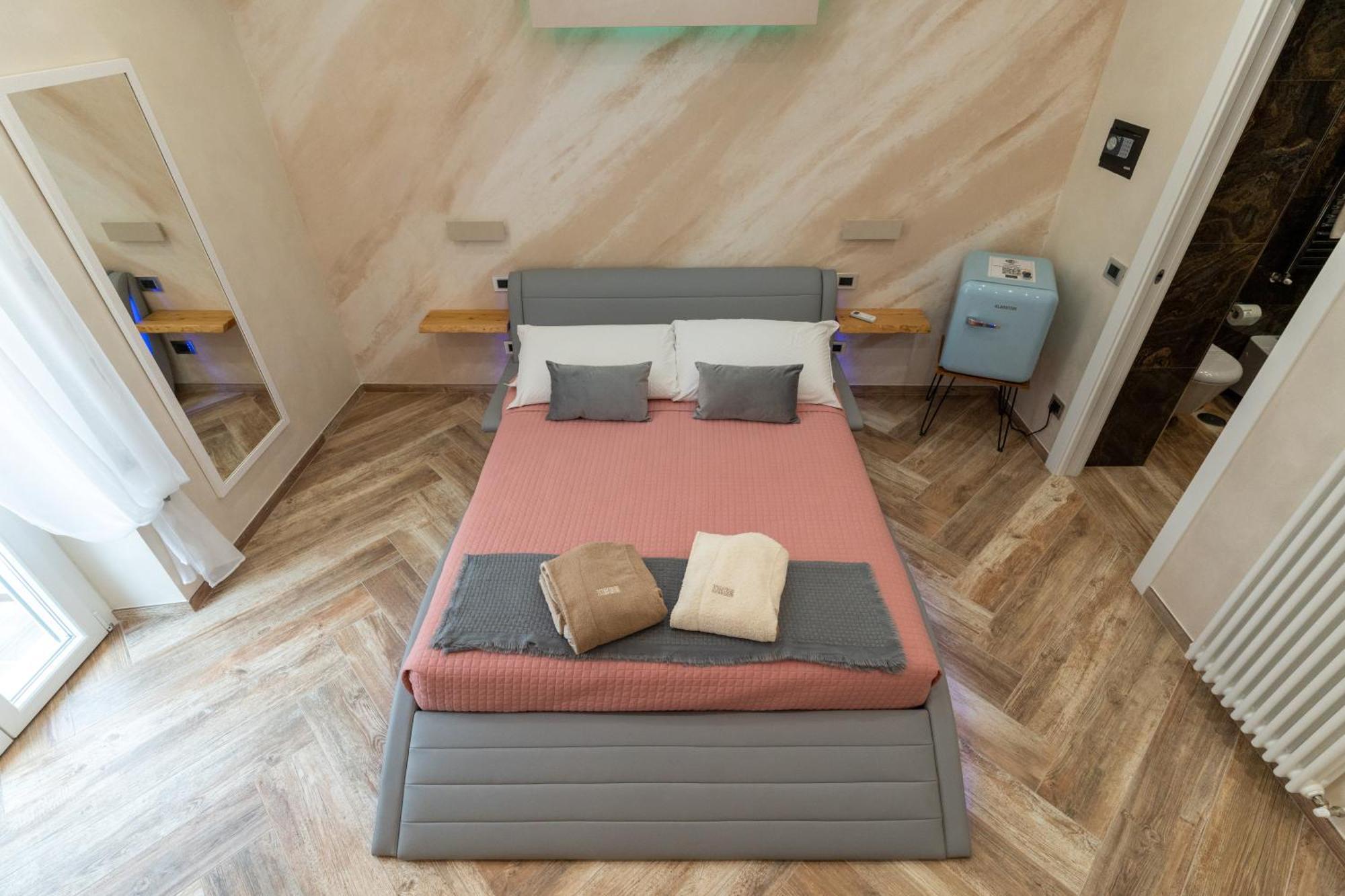 Deluxe Double Room Bath