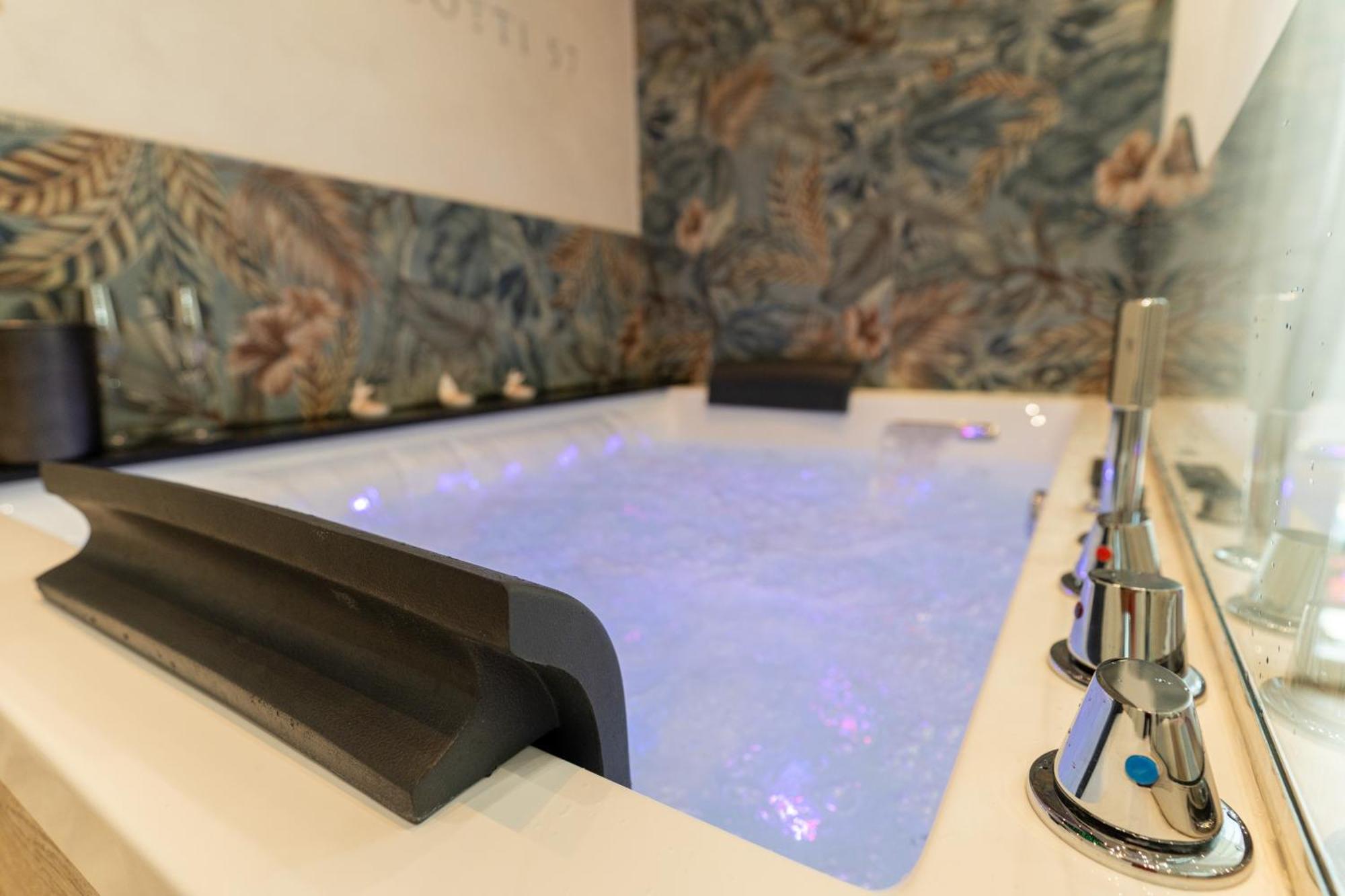 Deluxe Double Room Bath