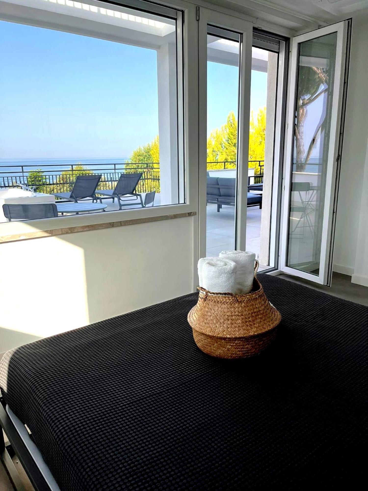 King Suite Sea View