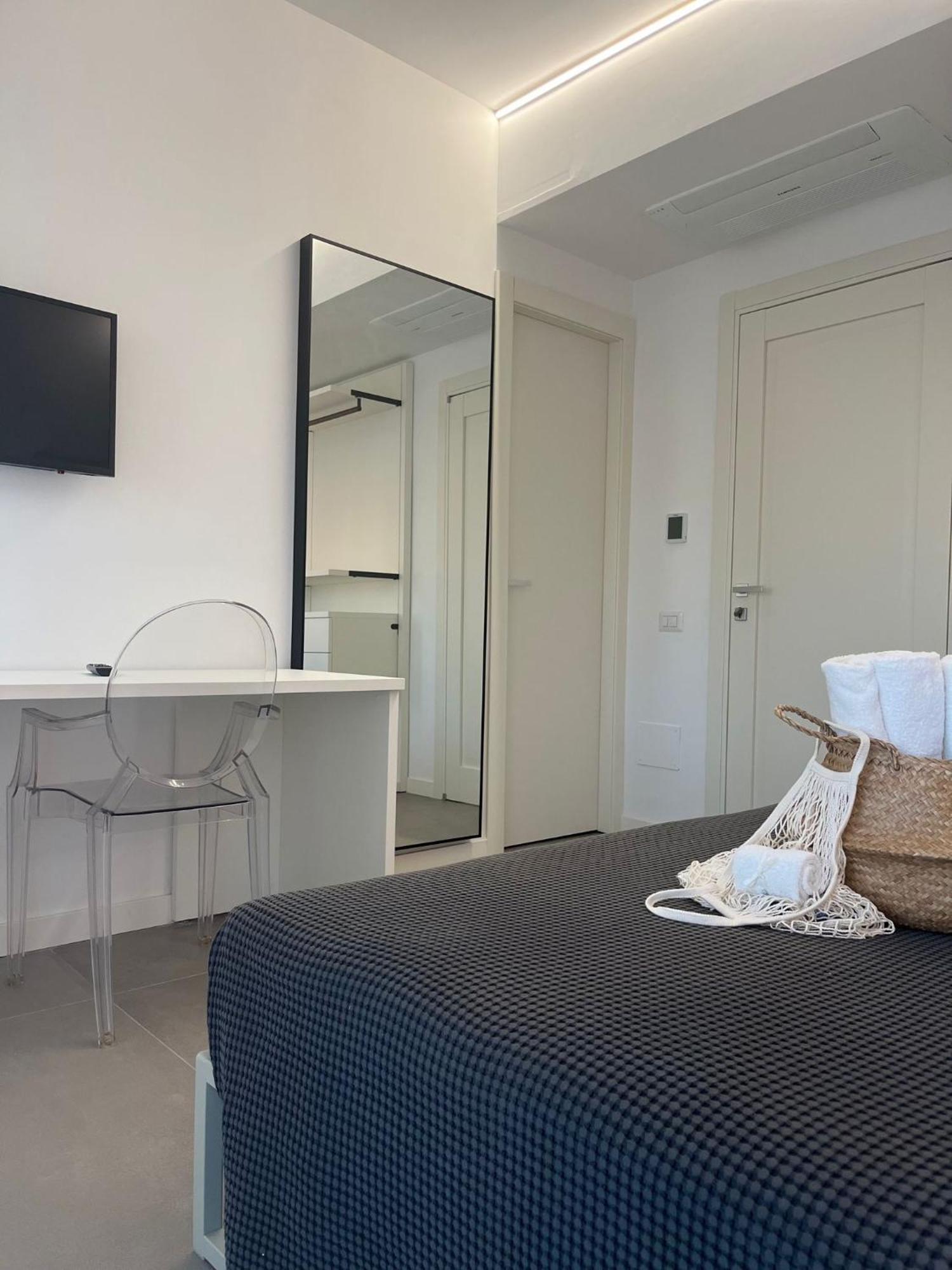 Deluxe Double Room Side Sea View