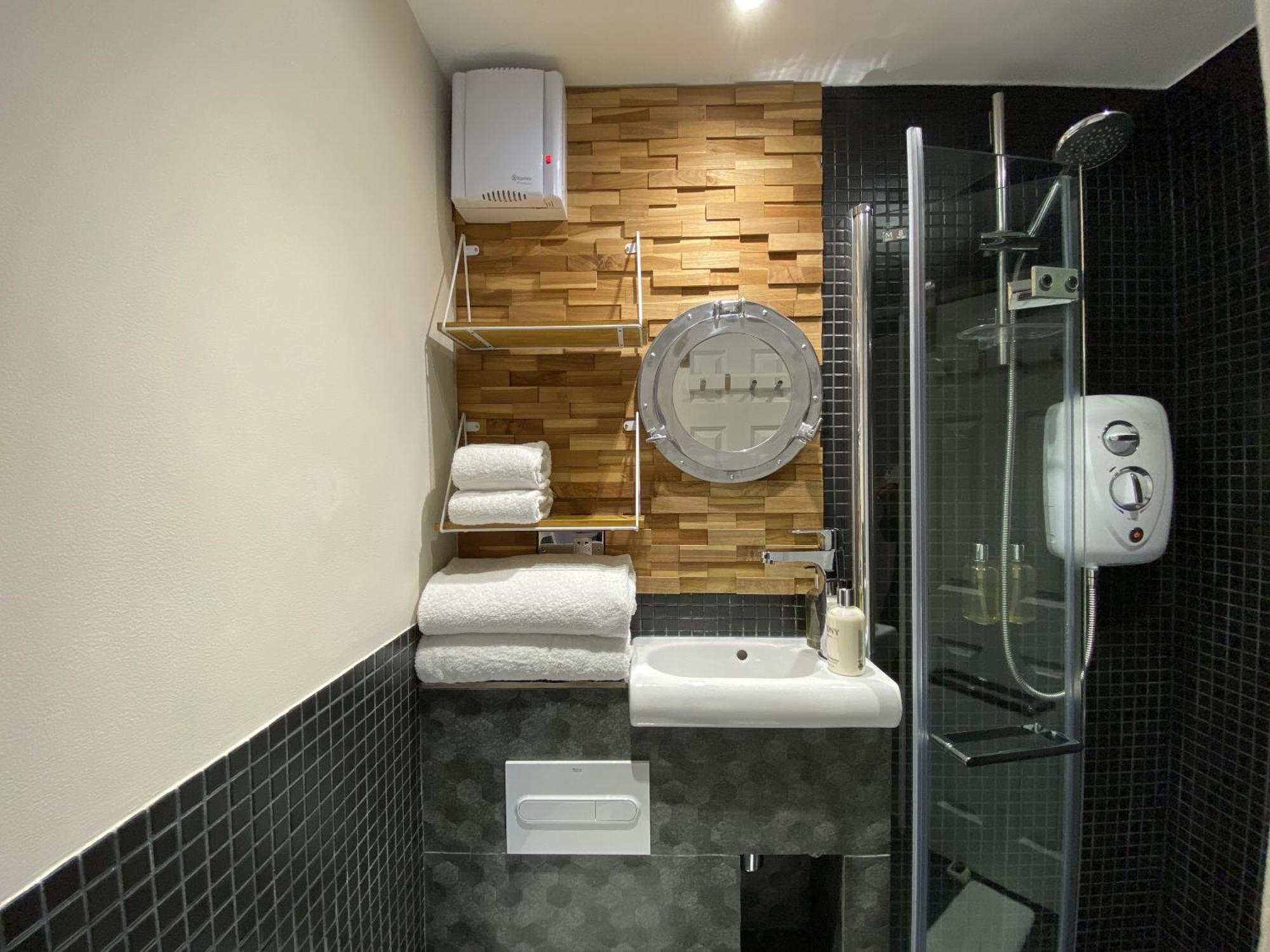 Double Room Private Bathroom