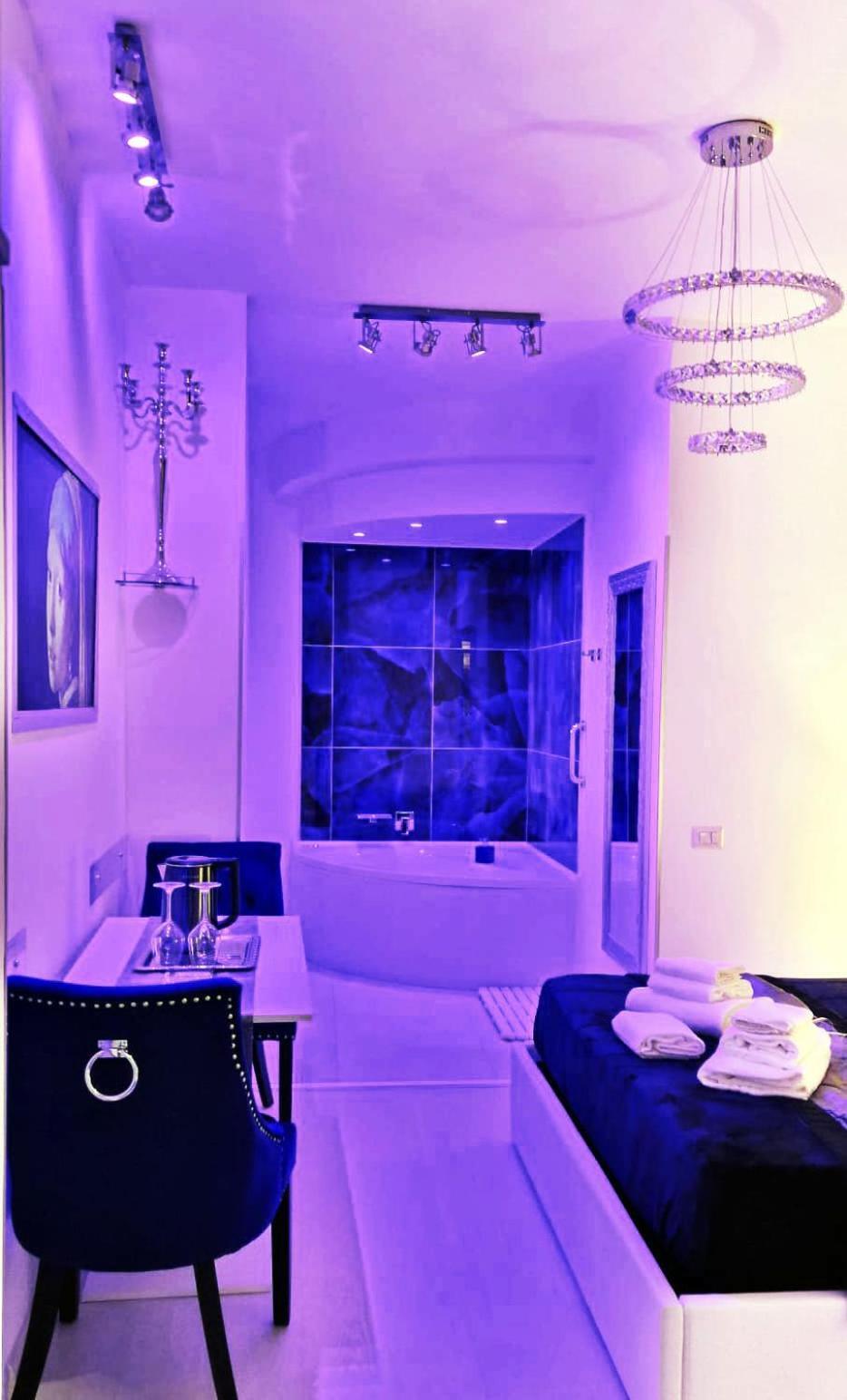 Suite with Hot Tub,1574927477:JPEG