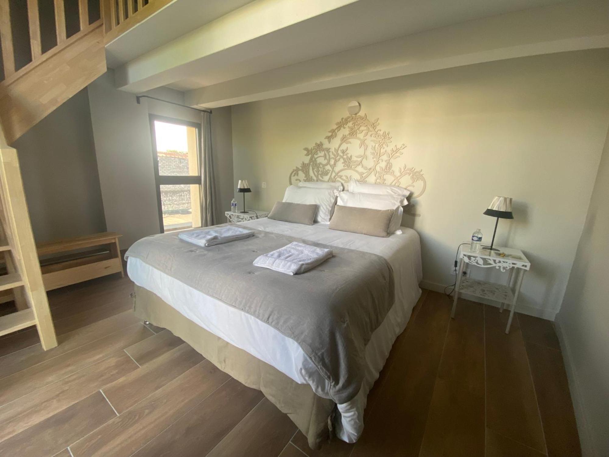 Deluxe Room,1575104099:JPEG