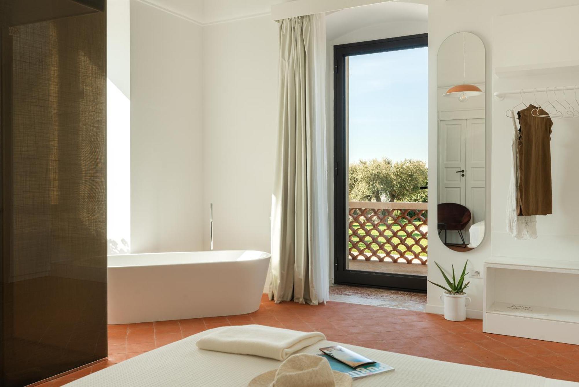 Deluxe Double Room with Balcony and Sea View,1739727705:JPEG