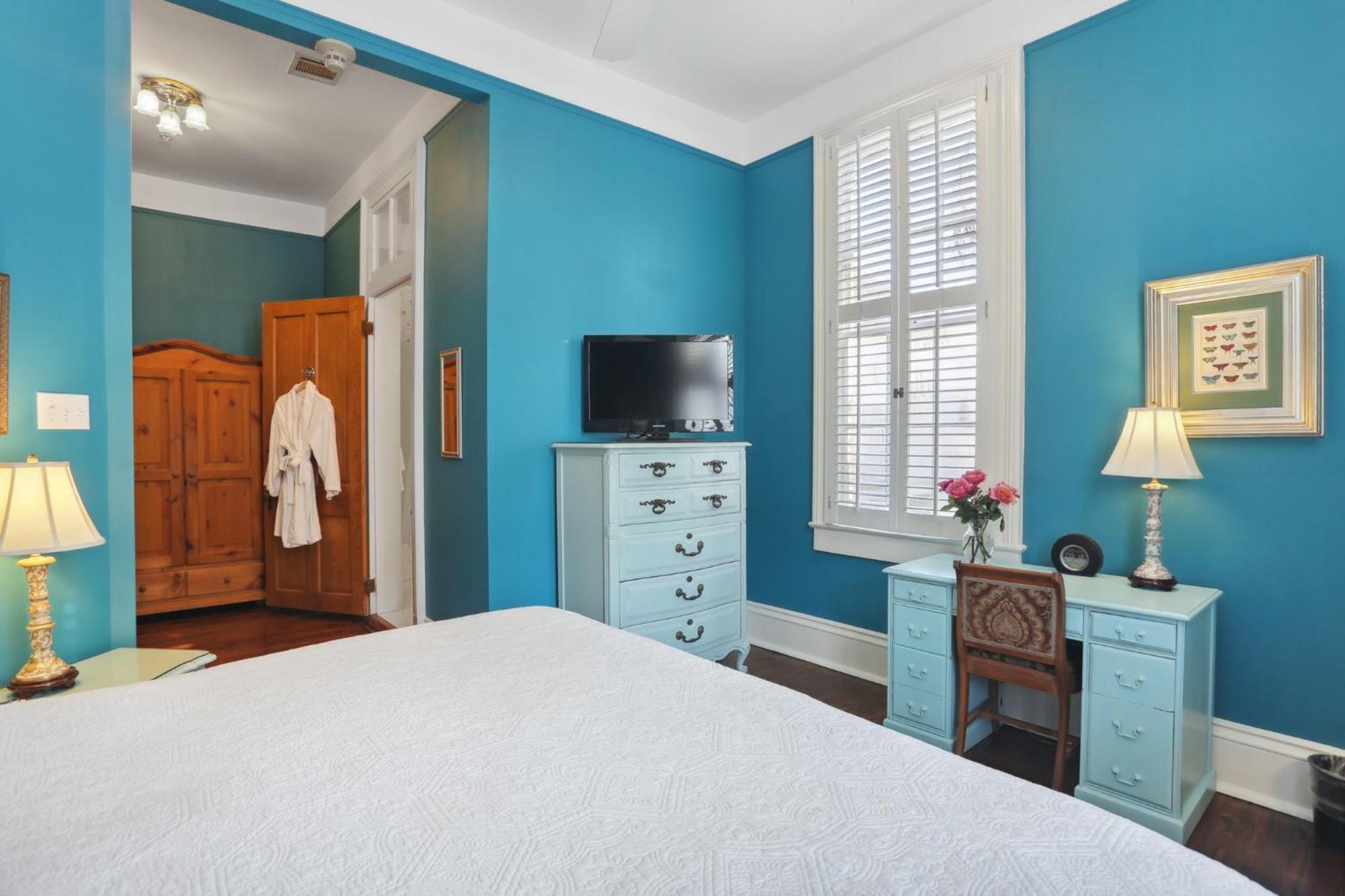 Superior King Room 1