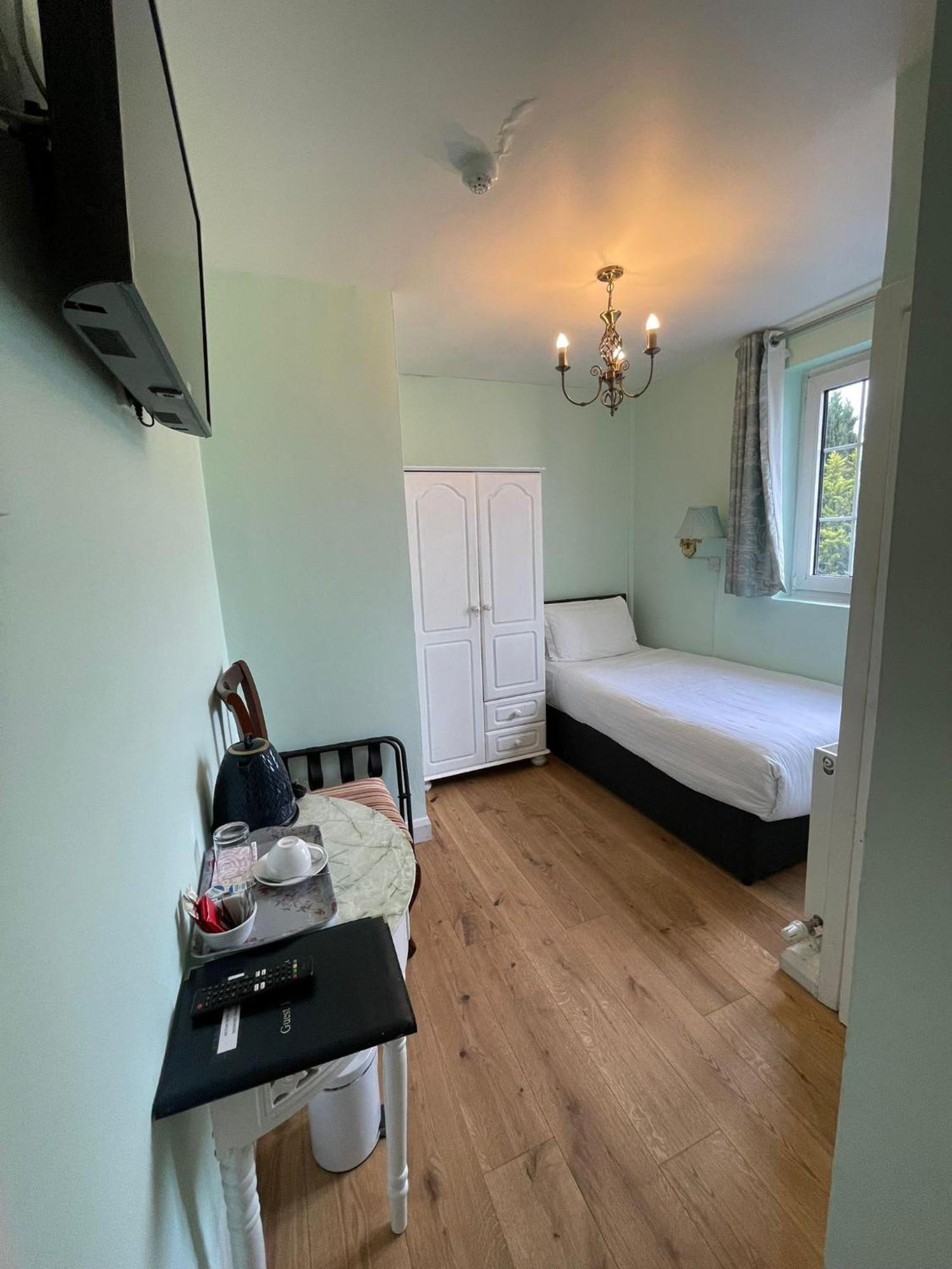 Single Room,1586117937:JPEG