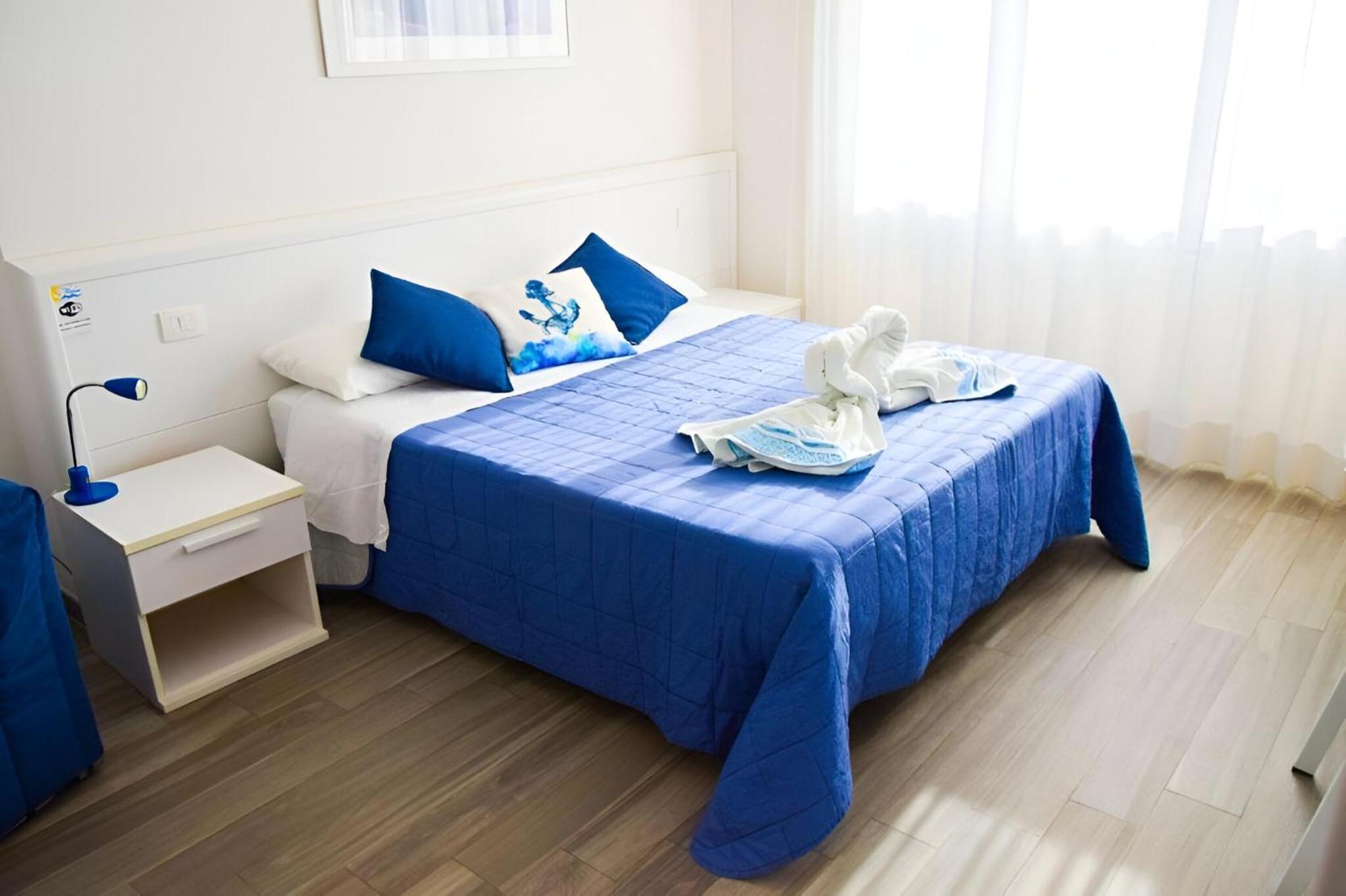 Deluxe Double Room with Sea View,1586147875:JPEG