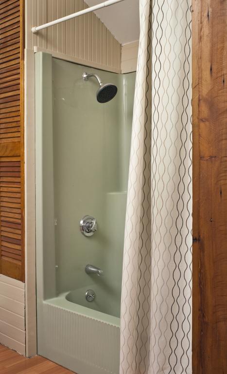 Queen Room in Cottage