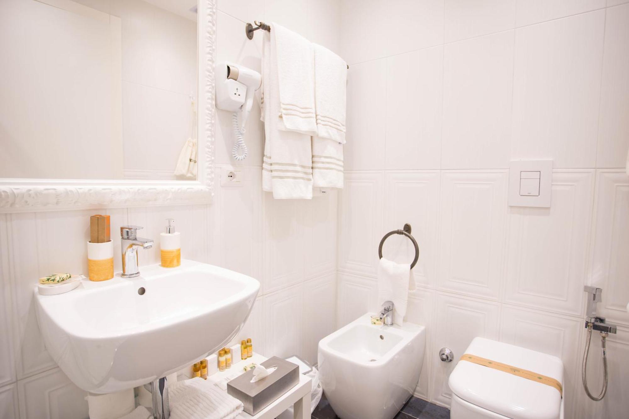 Deluxe Double Room Bath,1587025403:JPEG