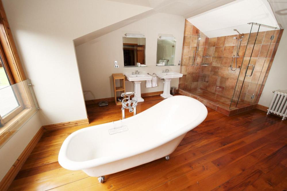 Deluxe Double Room,1588128133:JPEG