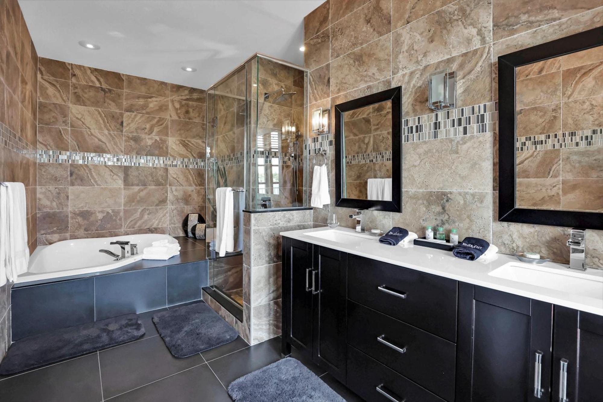 Luxury Suite Spa Bath