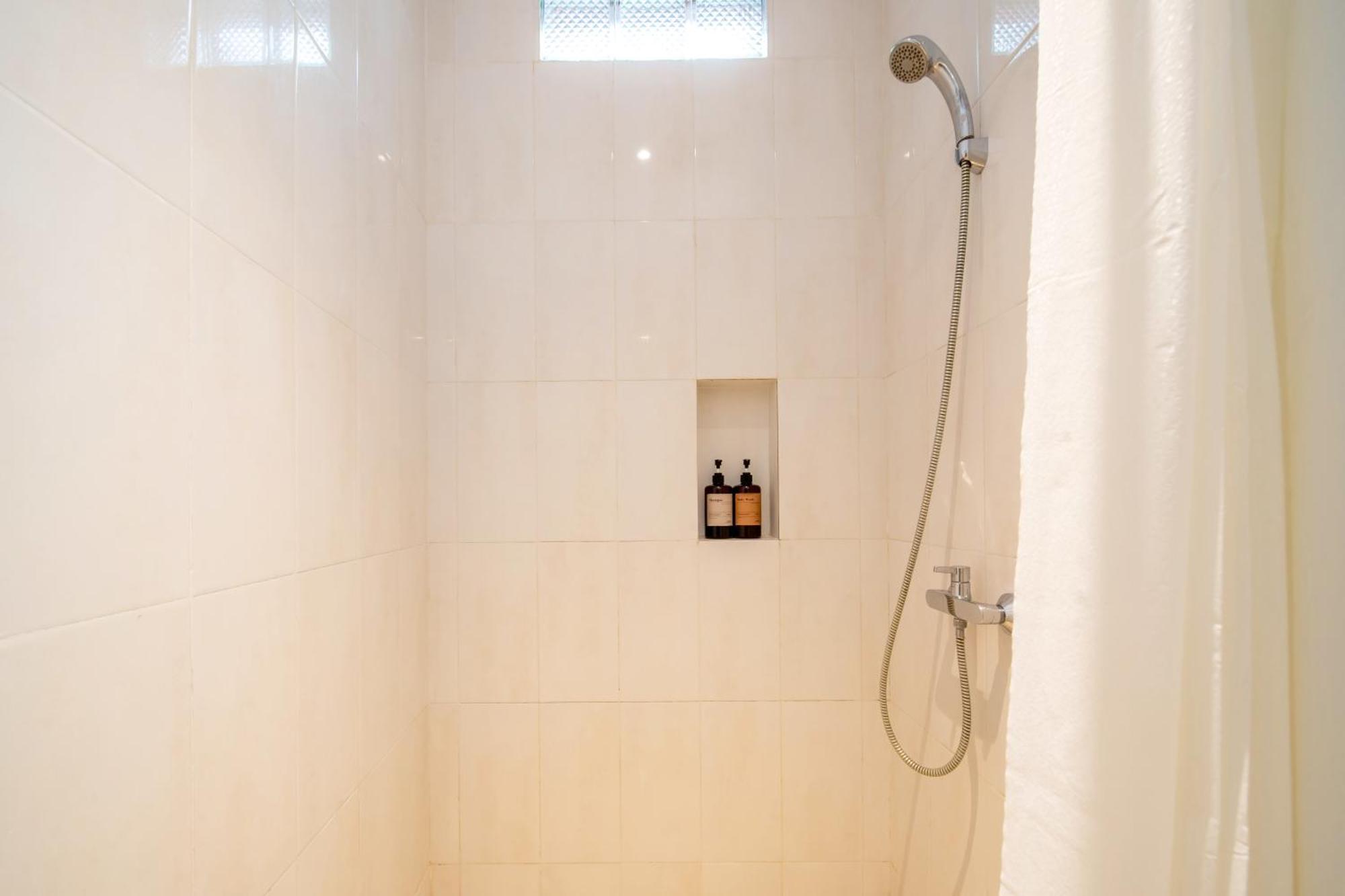 Twin Room Private Bathroom