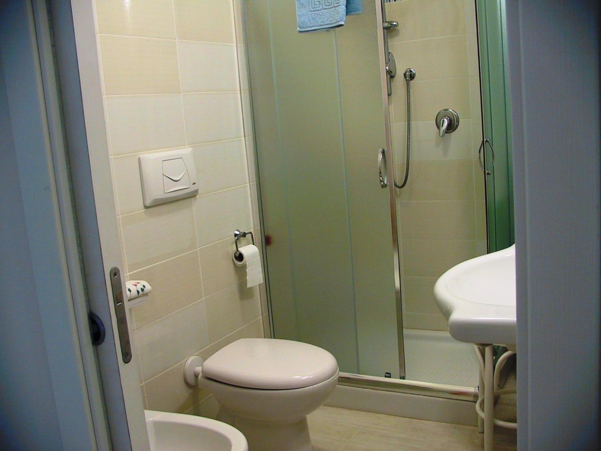 Twin Room Private Bathroom