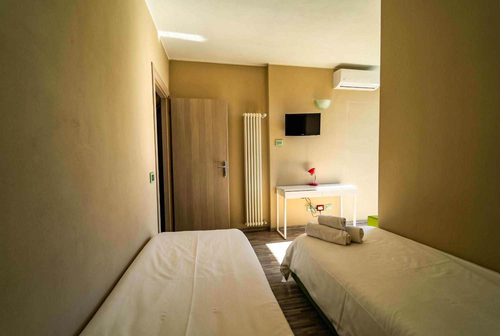 Twin Room Private Bathroom