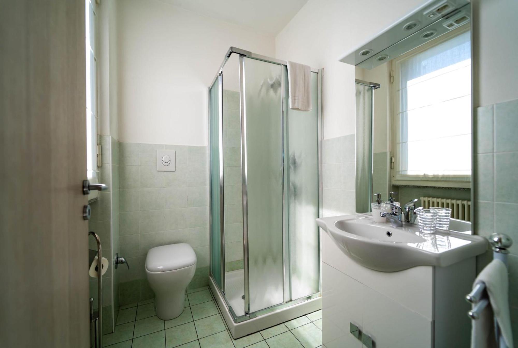 Twin Room Private Bathroom