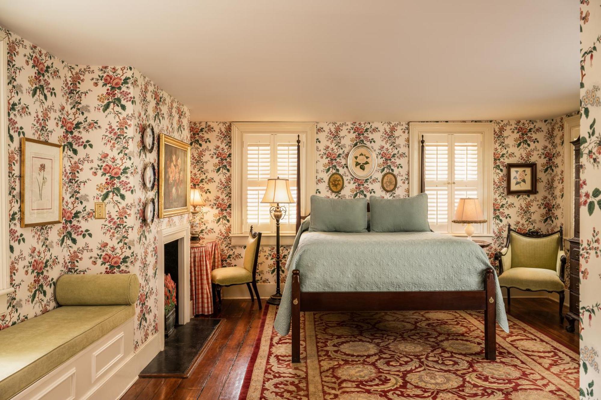 Carriage House Courtyard Queen