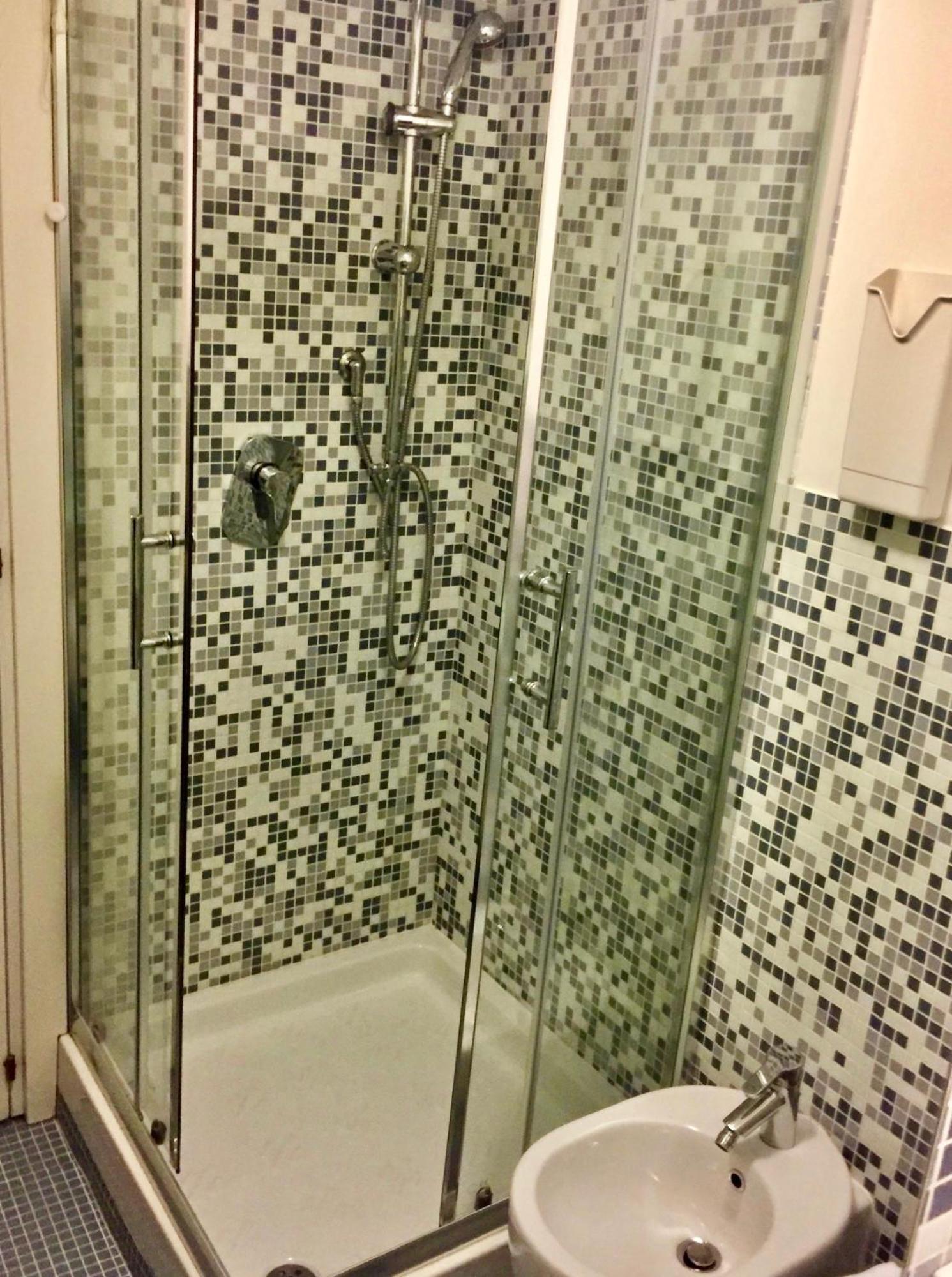 Deluxe Queen Room,1589318802:JPEG