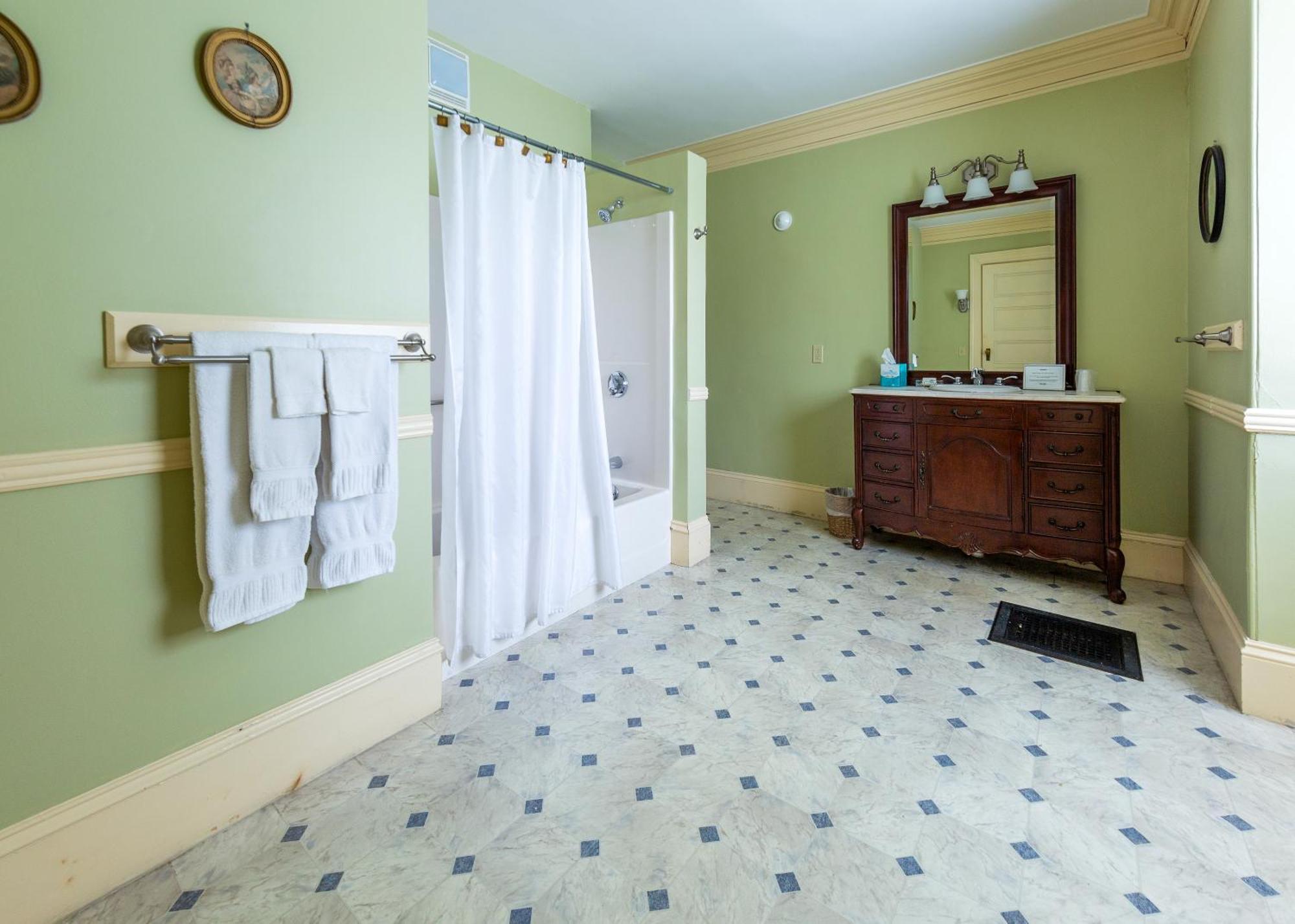 Queen Suite