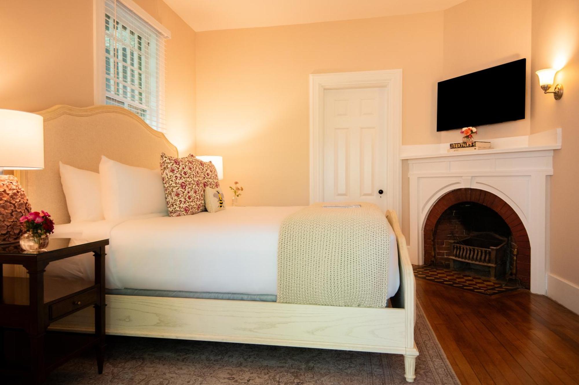 Deluxe King, Room 5