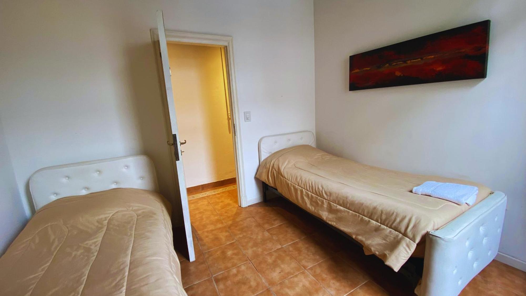 Habitación Doble con baño compartido - 2 camas