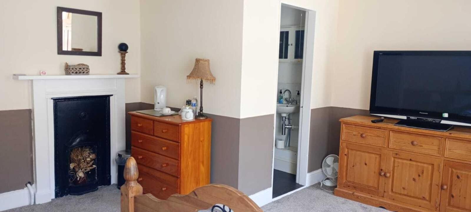 Quadruple Room with Private Bathroom