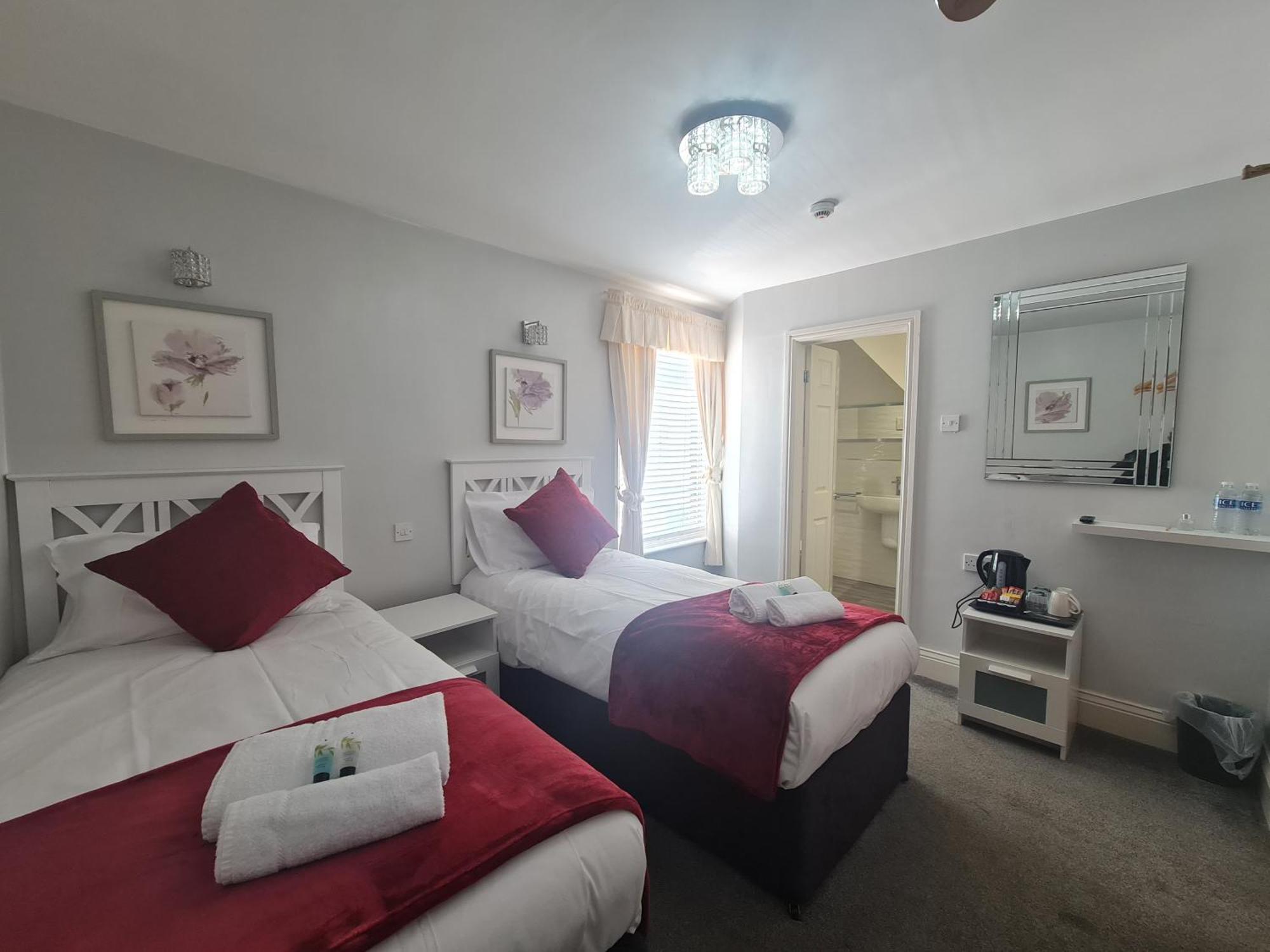 Room 5 - First Floor - En-suite Twin or Double Room