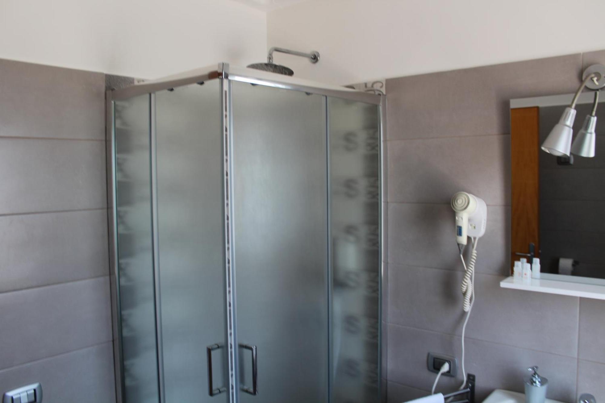 Camera Matrimoniale con Bagno Privato