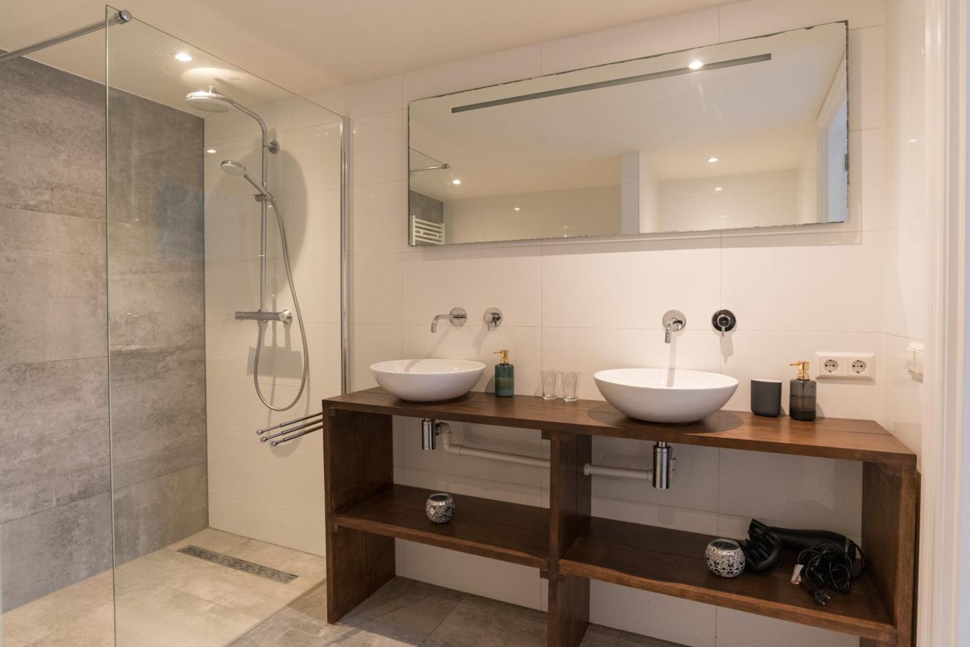 Deluxe Double Room with Bath (Smedestraat)