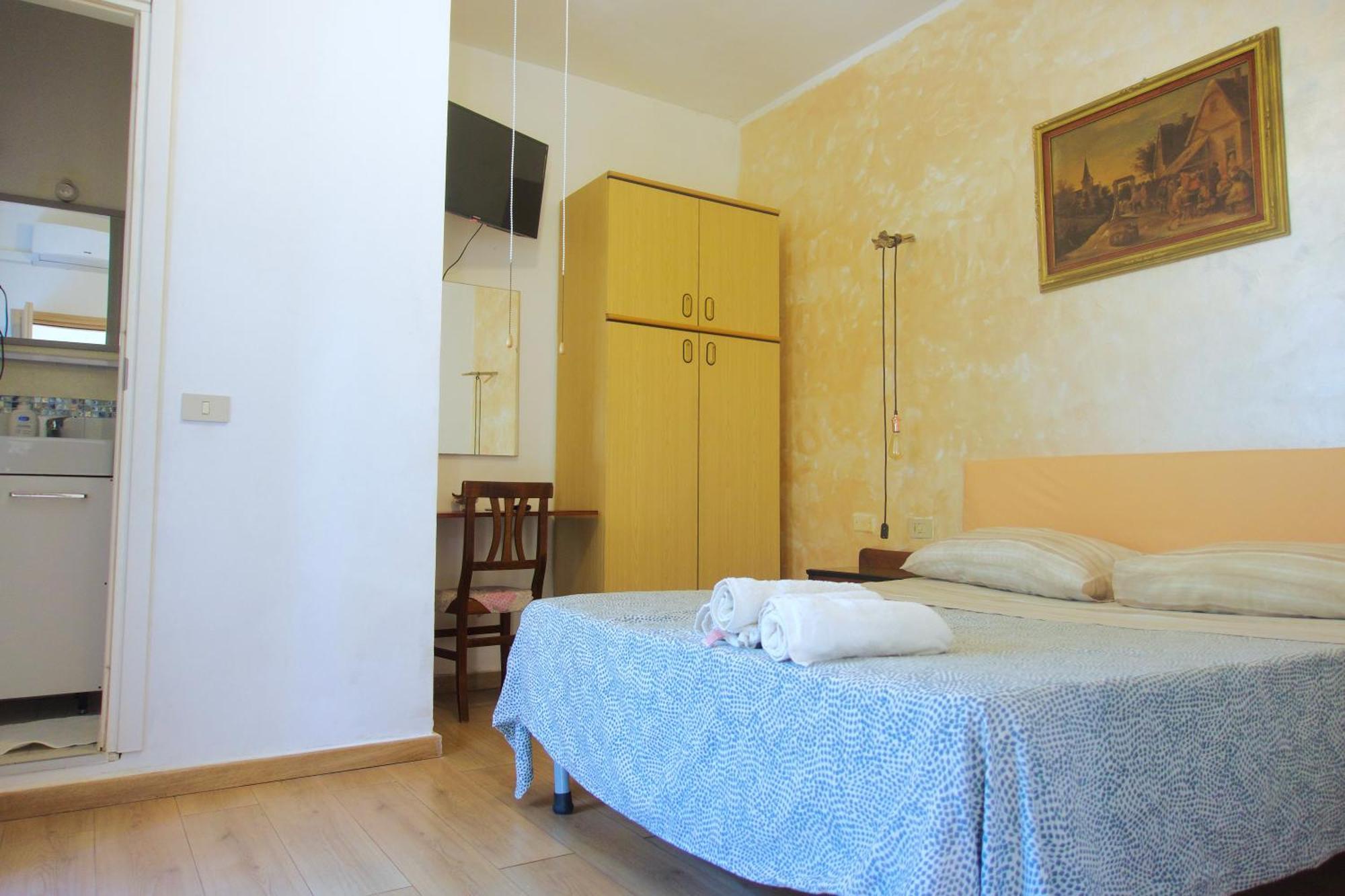 Double Room Private Bathroom