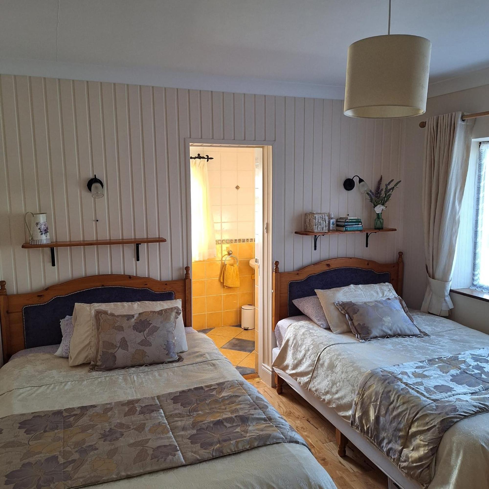 Twin Room with Private Bathroom