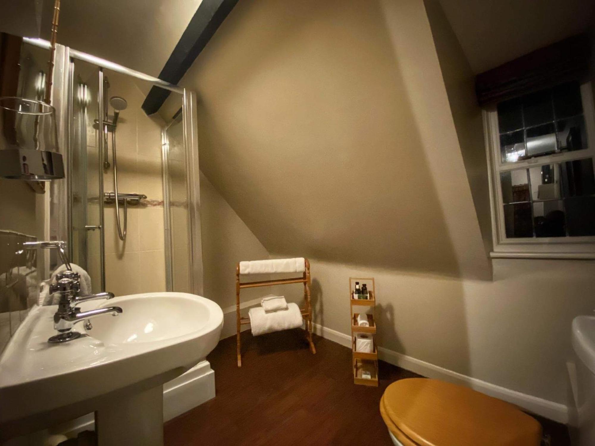 Single Room with Shower,1605368026:JPEG