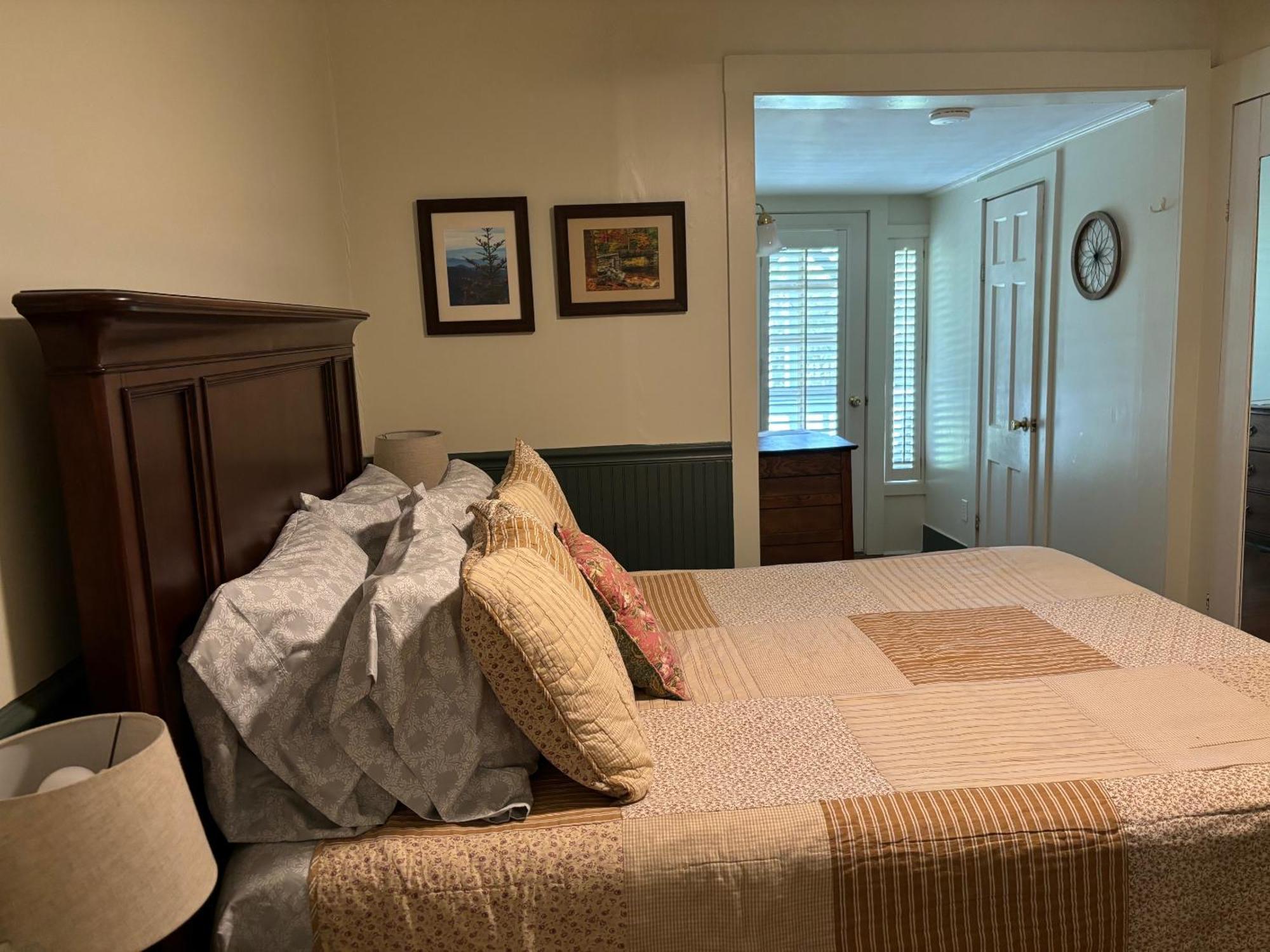 Standard Queen Room