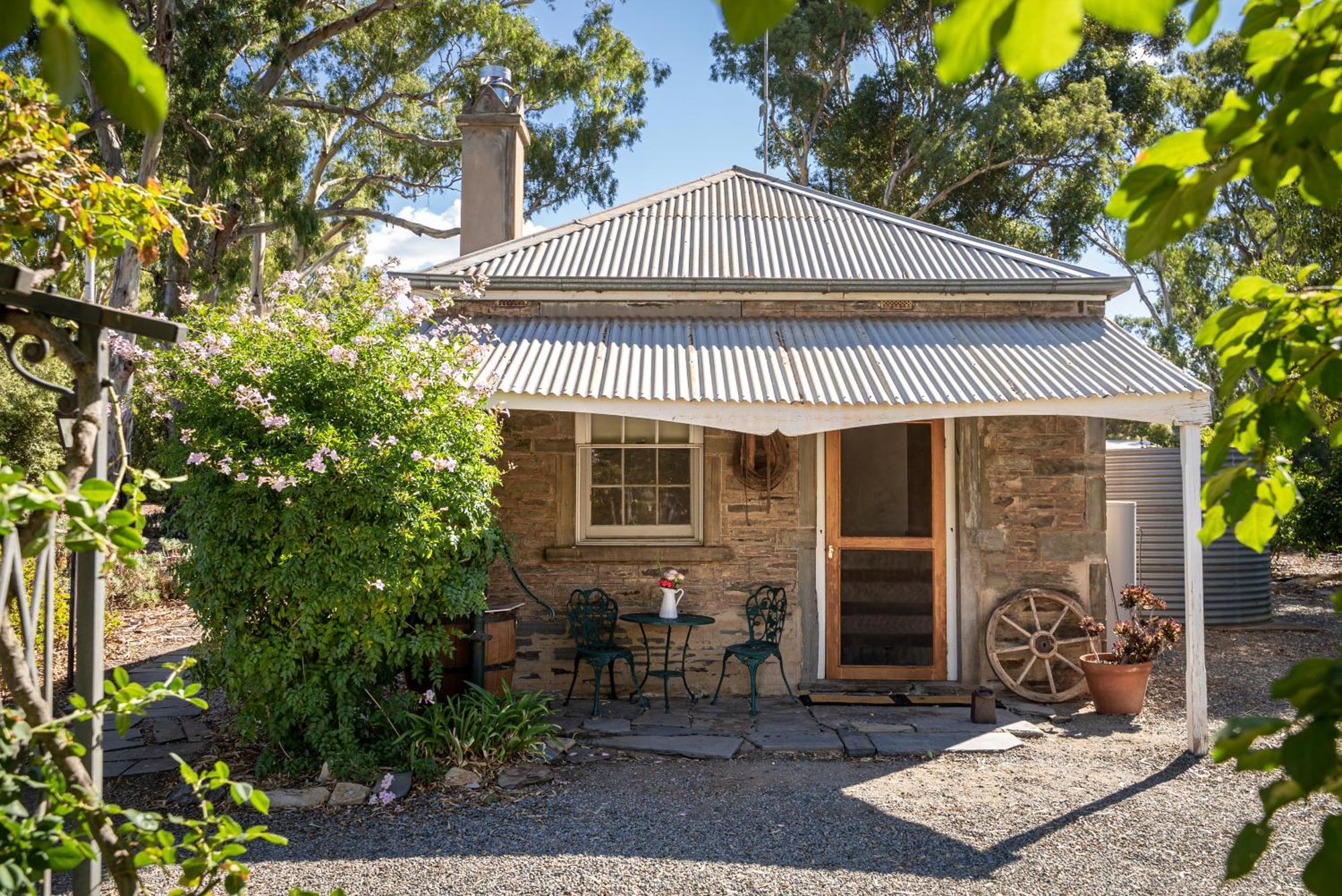 One-Bedroom Pay Office Cottage