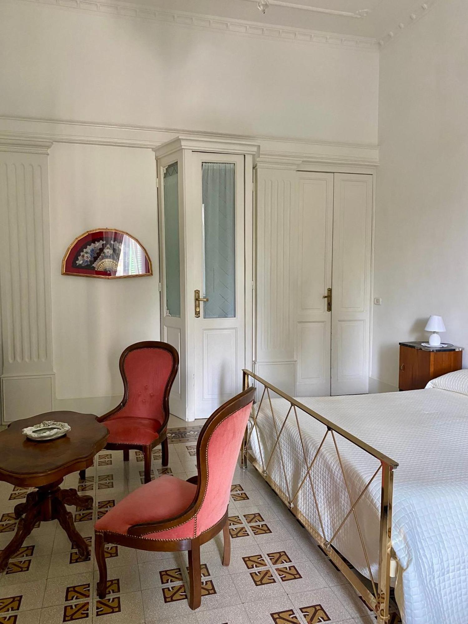 Deluxe Queen Suite