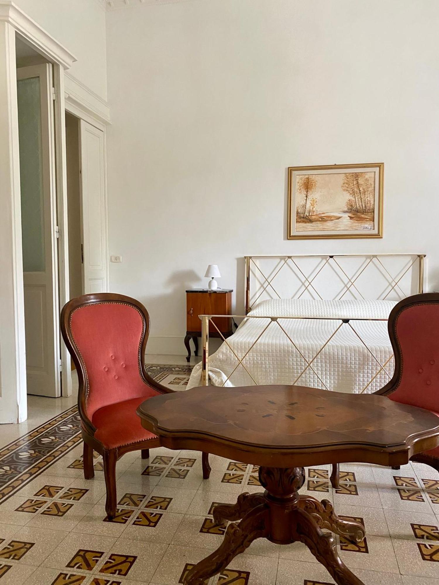 Deluxe Queen Suite
