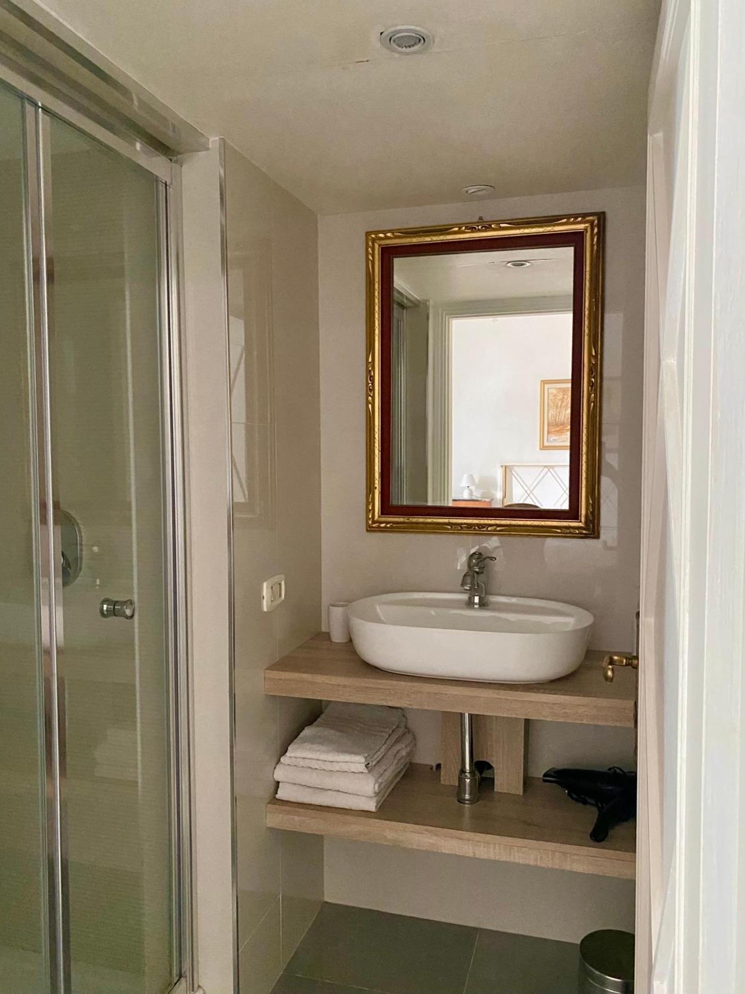 Deluxe Queen Suite
