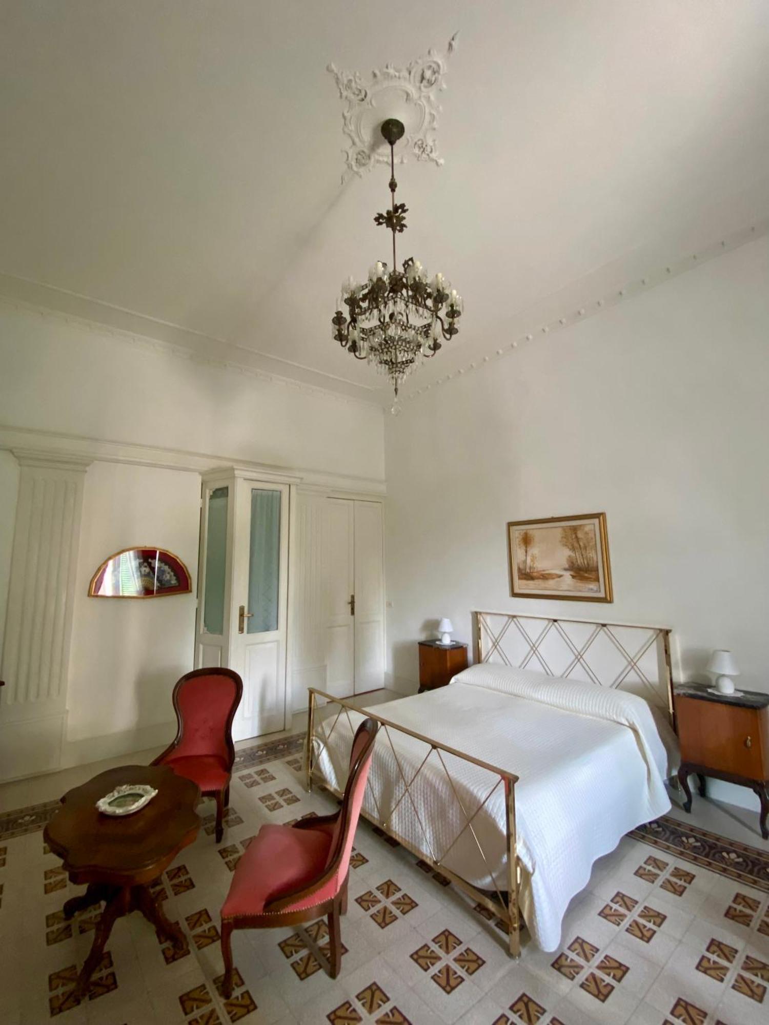 Deluxe Queen Suite