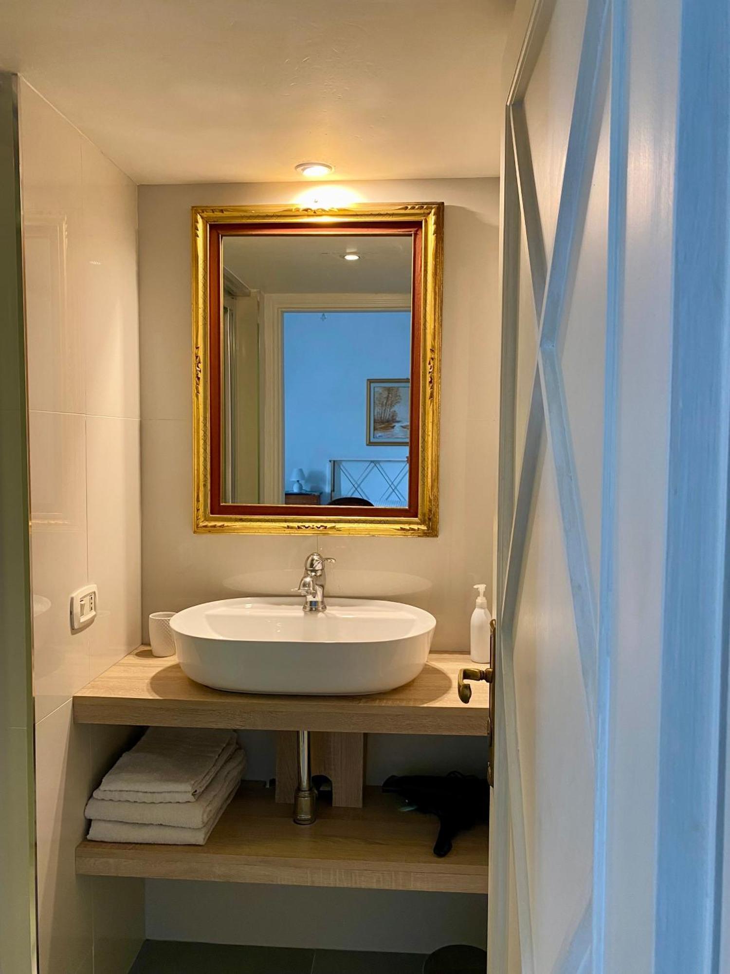 Deluxe Queen Suite