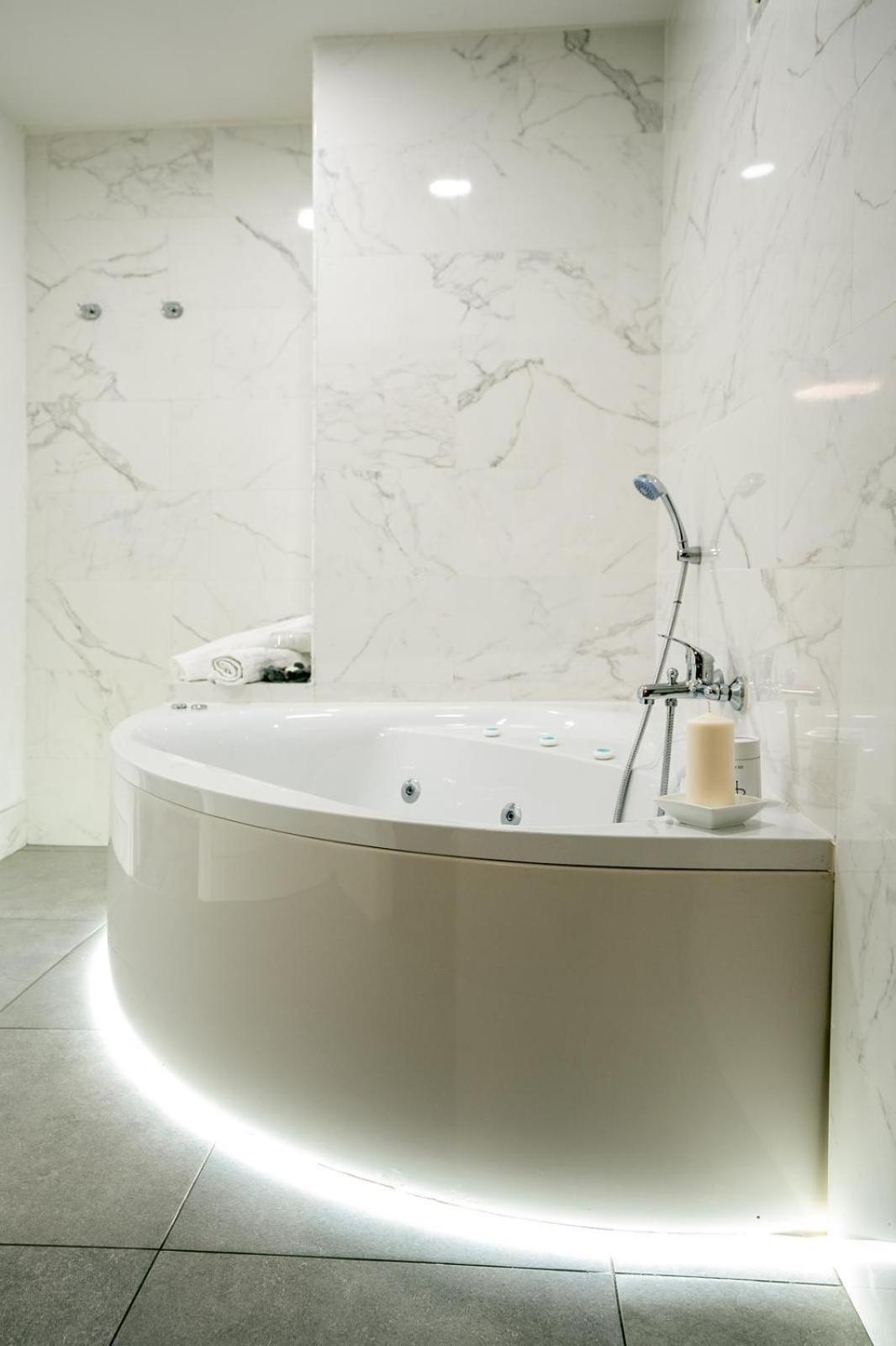 King Room Spa Bath
