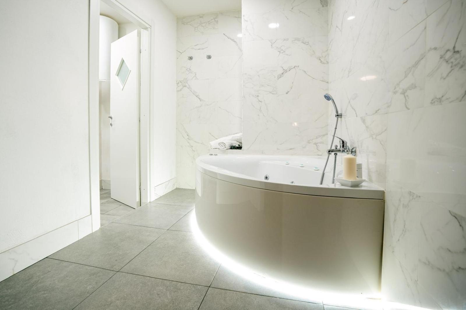 King Room Spa Bath