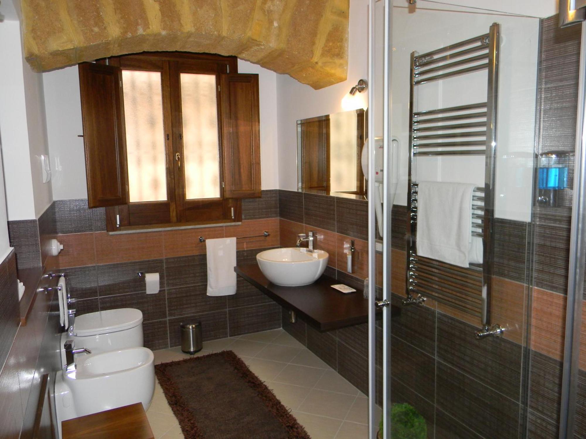 Triple Room Bathroom