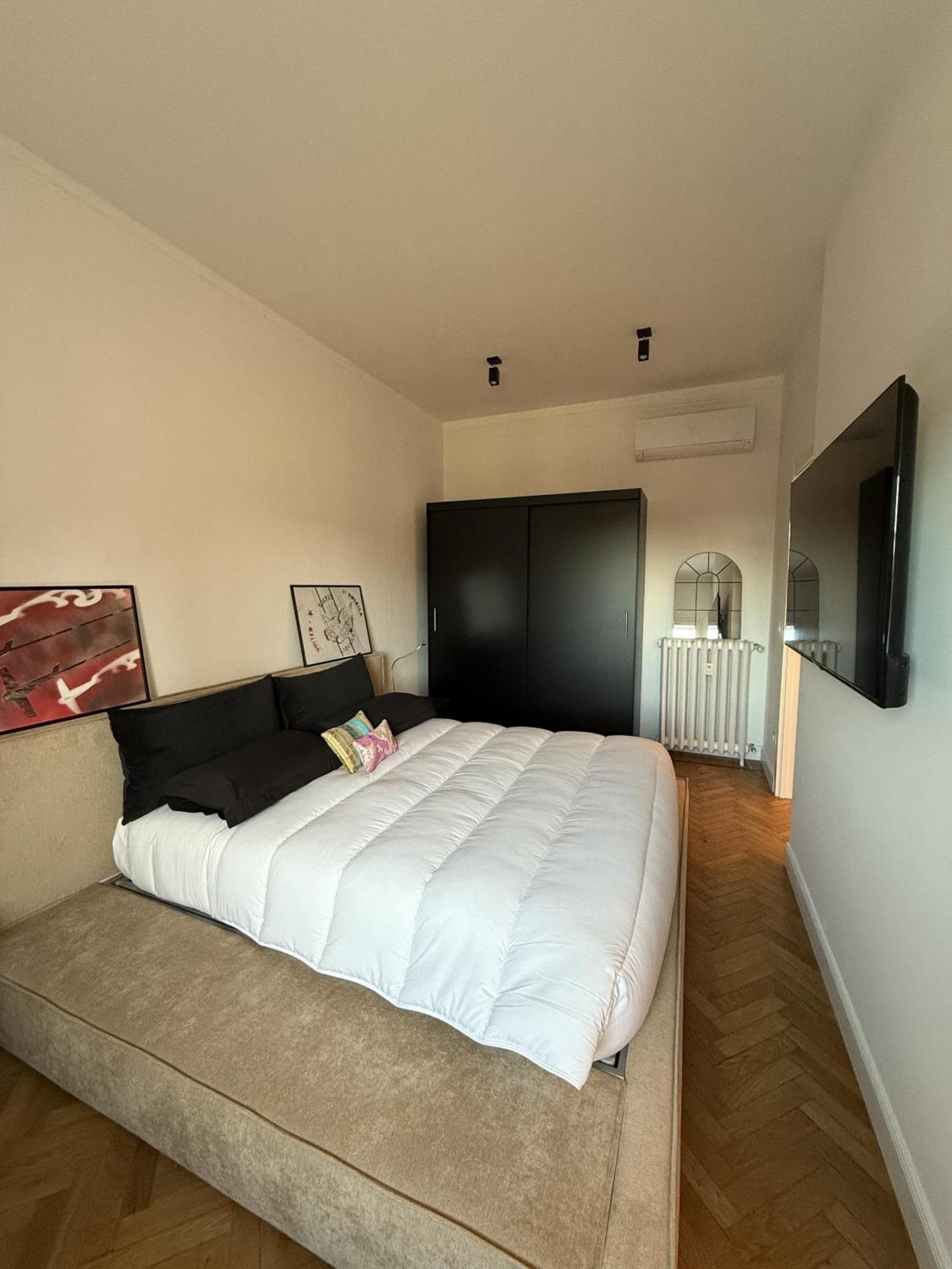 Deluxe One-Bedroom Apartment with City View