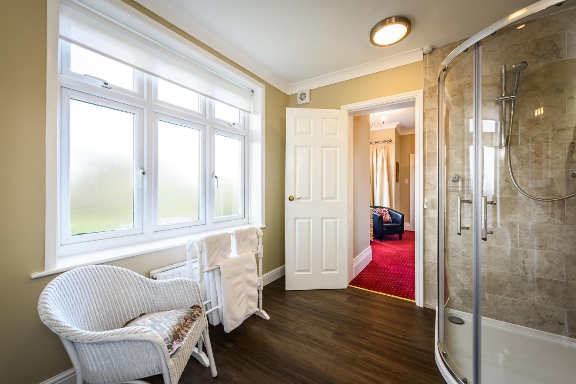 Twin Room with Private Bathroom