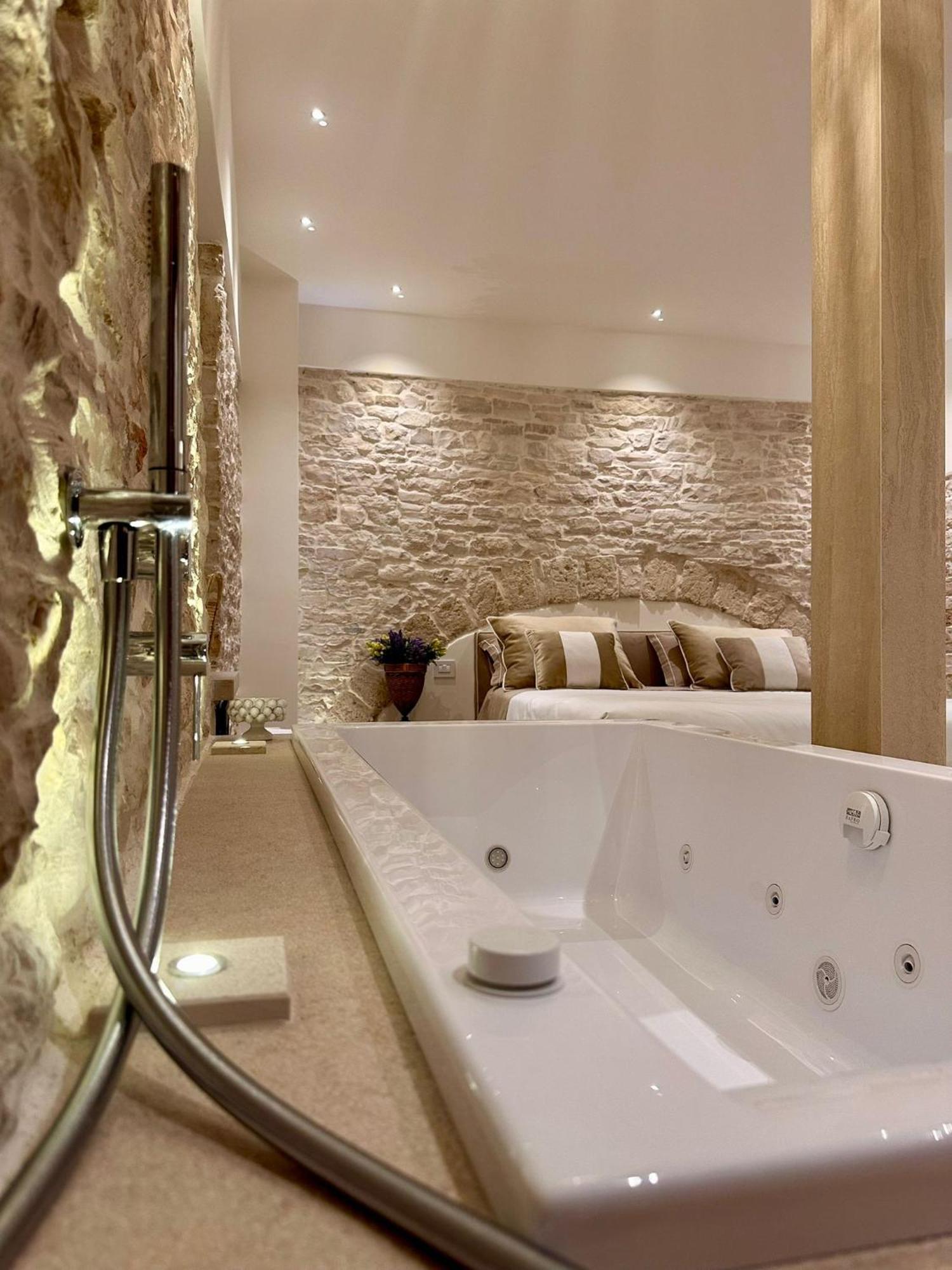 Queen Room Spa Bath